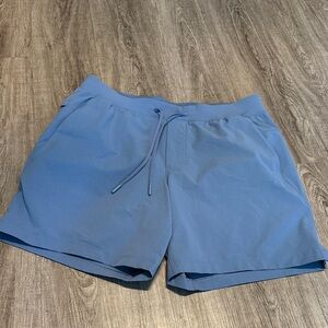 Lululemon's "Zeroed In" shorts Large 7”